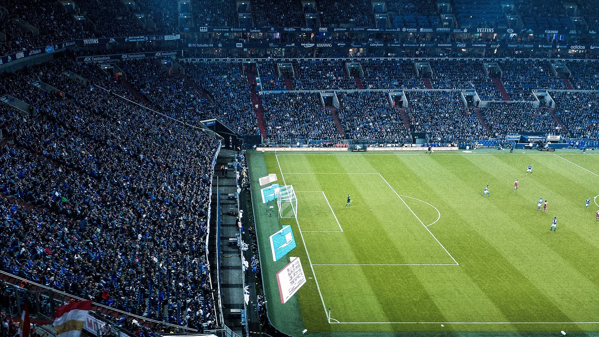 高位逼抢打乱对手中后场组织,高位战术